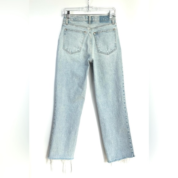 Abercrombie 90’s Straight Ultra High Rise Light Wash Size 27 / 4 Regular - Picture 3 of 11